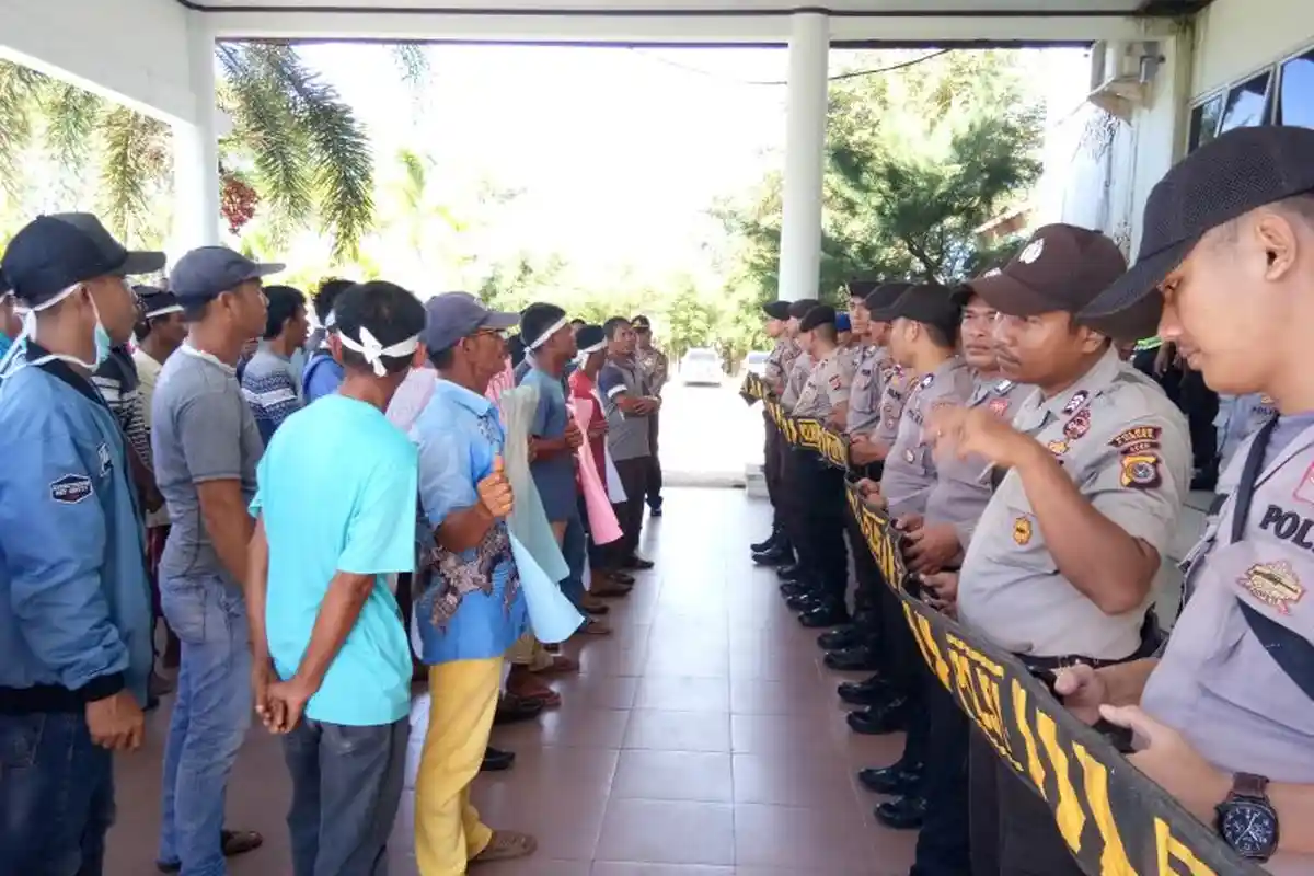 BREAKING NEWS - Nelayan Demo ke Gedung DPRK Aceh Singkil