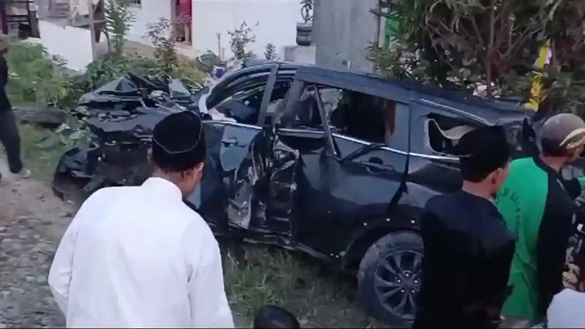 Ibu dan Anak Tewas, Mobil yang Ditumpangi Tertabrak KA Airlangga di Kluwut Brebes