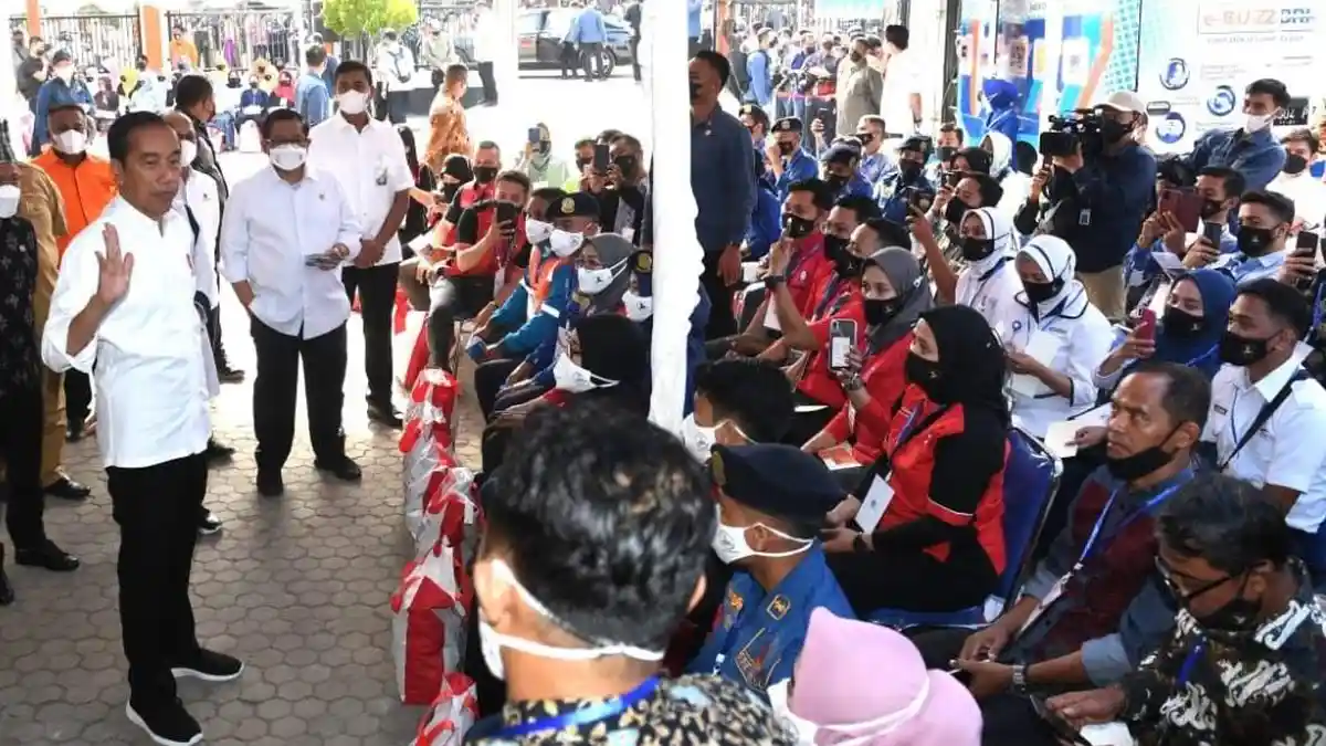 Warga Baubau Curhat ke Jokowi Ingin Jaminkan Ijazah untuk Mendapatkan Modal