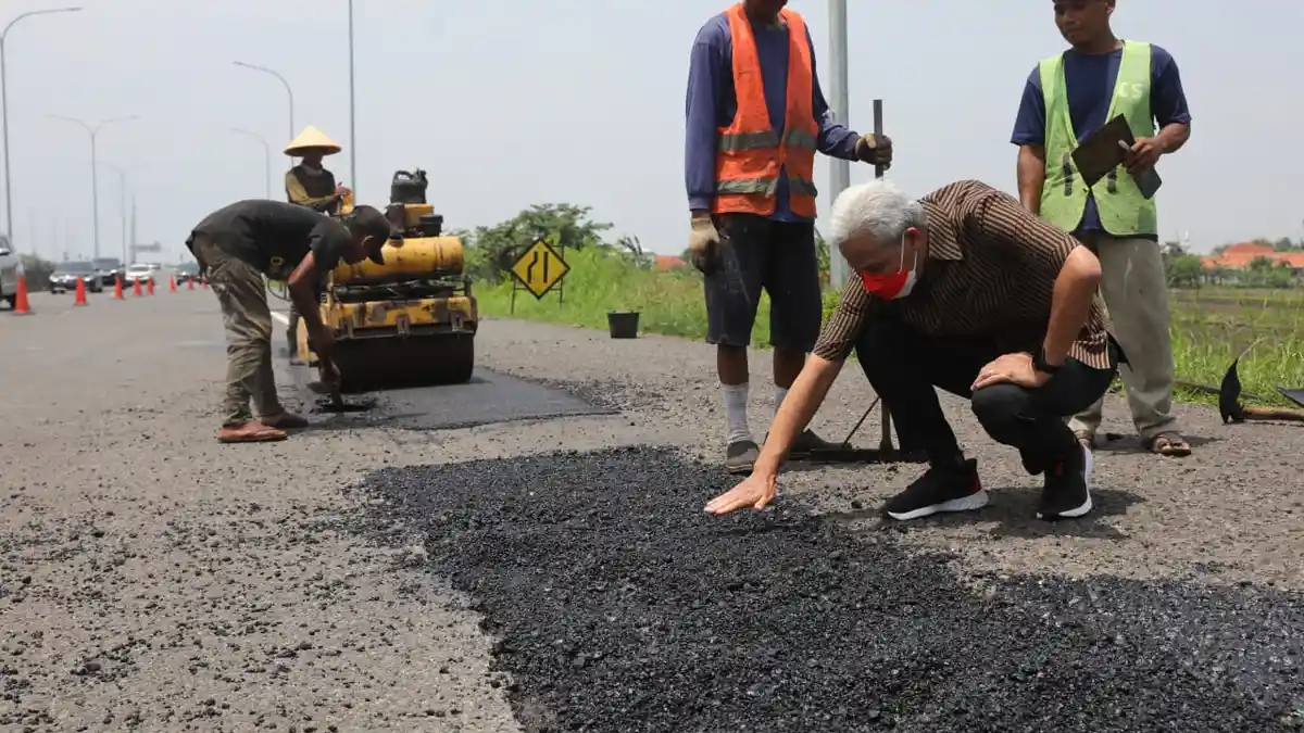 Terima Aduan Banyak Lubang di Jalan Tol di Jateng, Gubernur Minta Pengelola segera Lakukan Perbaikan