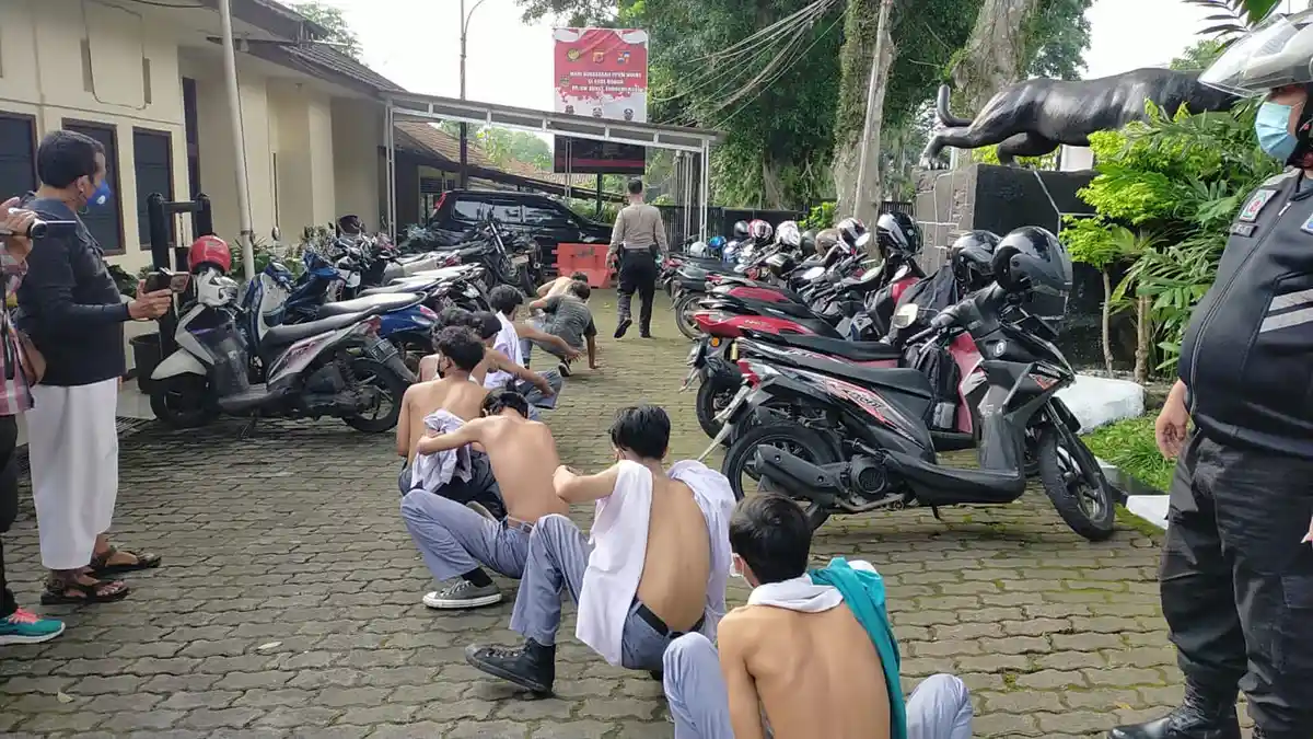 Baru Mulai PTM, Pelajar Asal Kabupaten Bogor Ini Terciduk Bawa Sajam