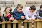 Pemerintah Ketatkan Akses Digital Anak, TikTok dan Roblox Langsung Ambil Langkah