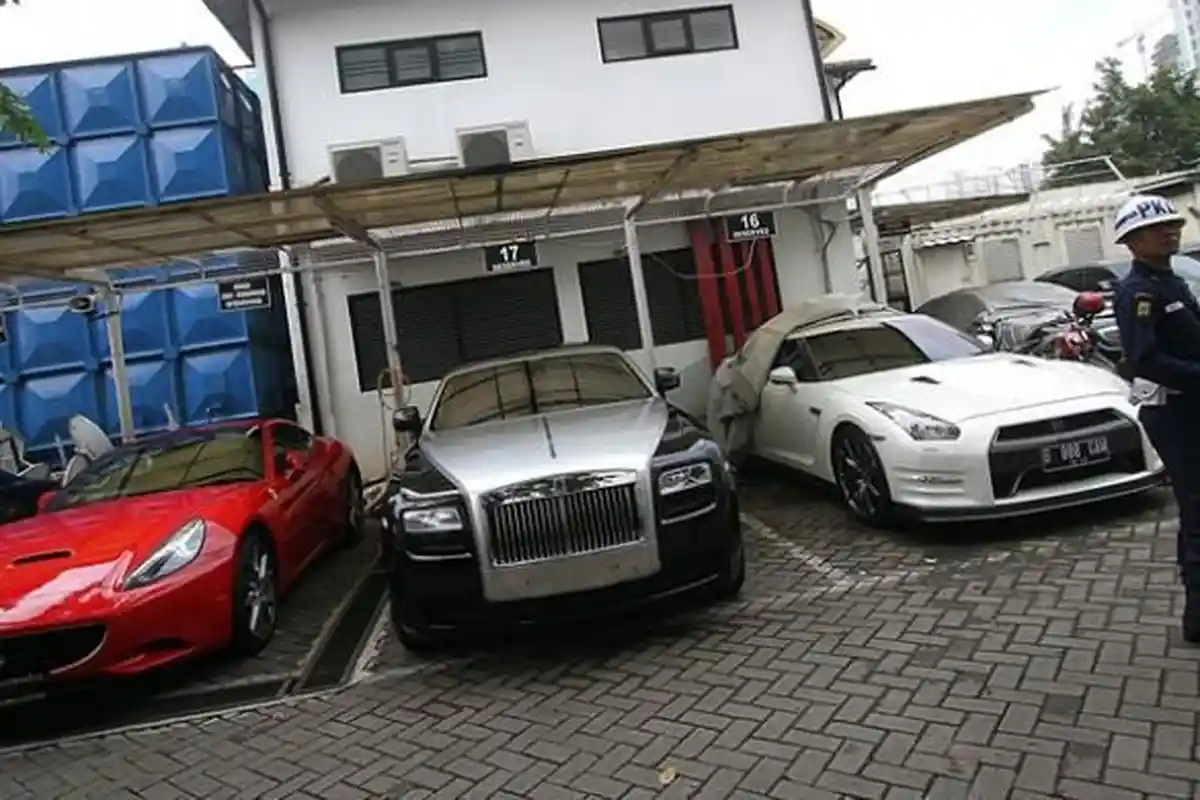 KPK Lelang Jeep Wrangler Rp 191 jutaan, Alphard Rp 153 jutaan, Ini Alasan Jual Murah