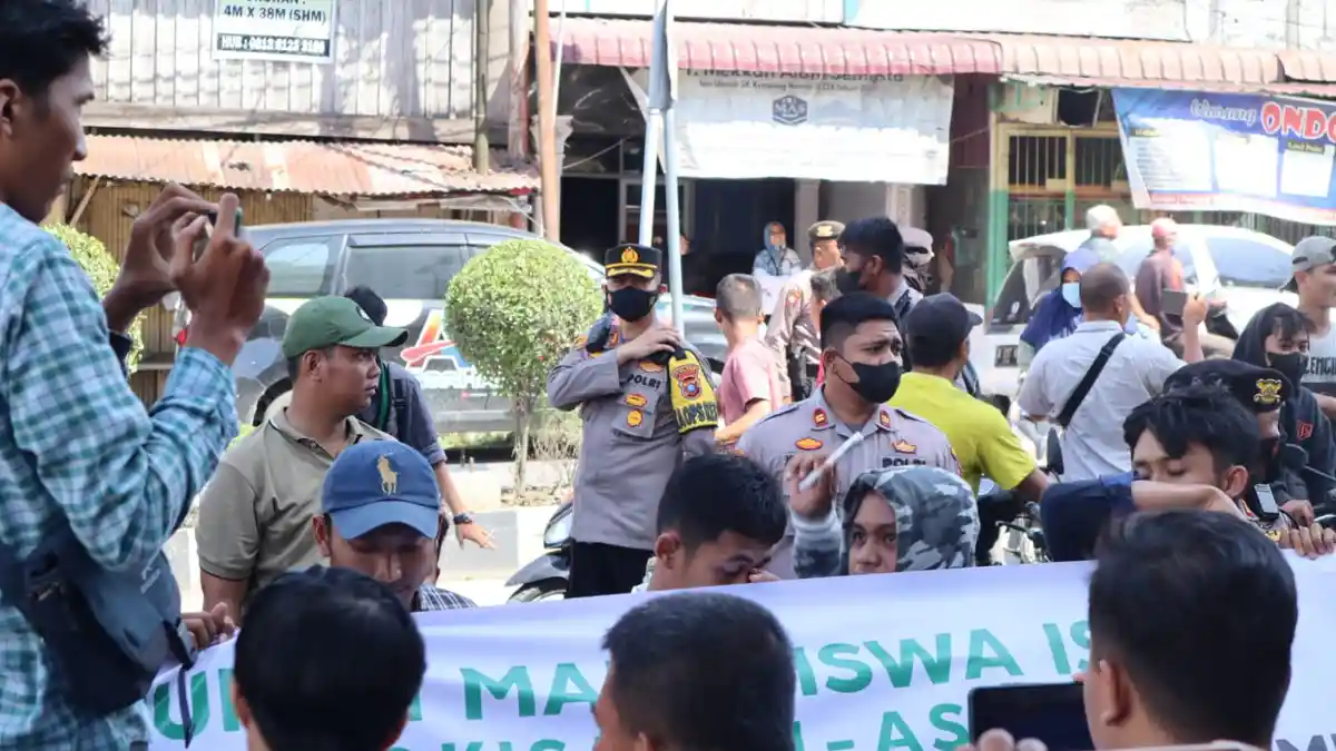 Aksi Tolak Kenaikan BBM Berjalan Damai, Kapolres Asahan Turun Langsung Pimpin Pengawalan Humanis