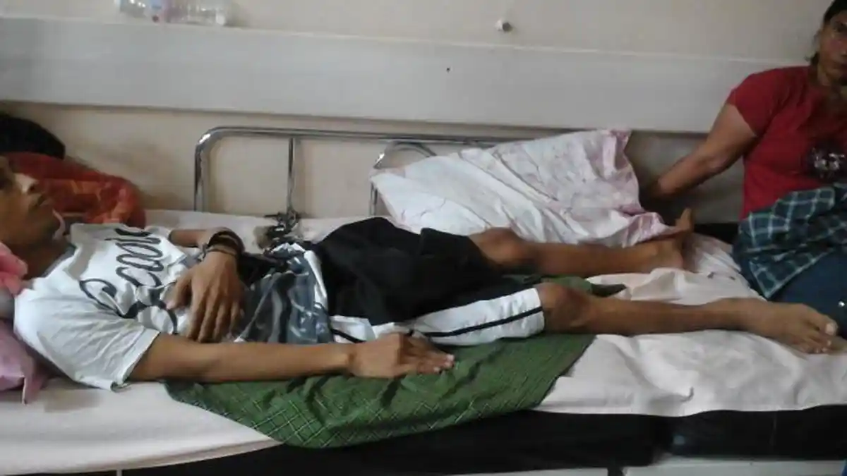 Kurir Narkoba Lumpuh dengan Kaki Menyusut dan Tangan Diborgol di Ranjang