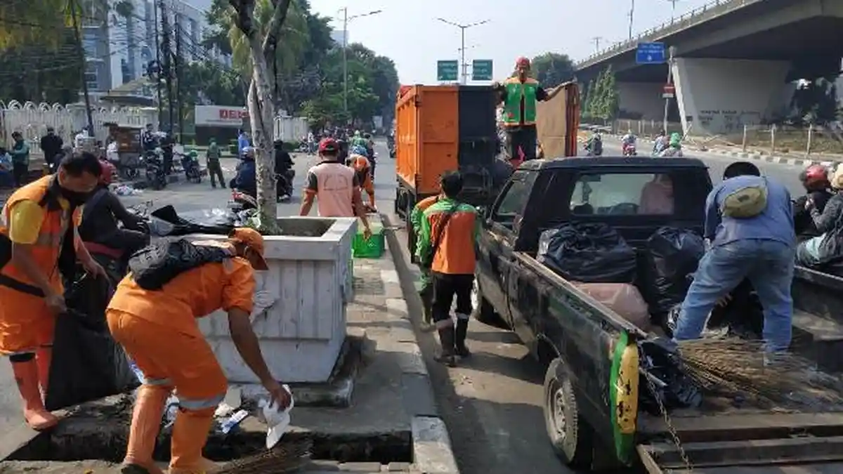 Aksi Unjuk Rasa Pelajar SMK di DPR Usai, Dinas LH DKI Kumpulkan 14,5 Ton Sampah