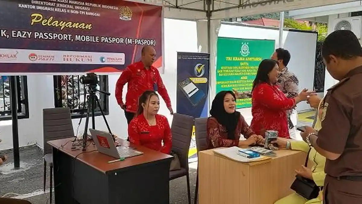 Imigrasi Banggai Buka Layanan Paspor di Gebyar Pasar Murah Jelang Ramadan