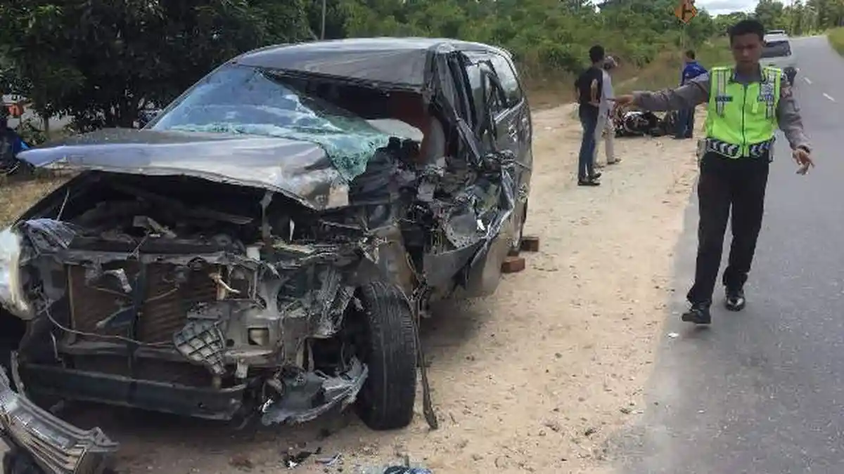 Laka Lantas Motor dan Mobil Kembali Terjadi di Jalan Trans Kalimantan