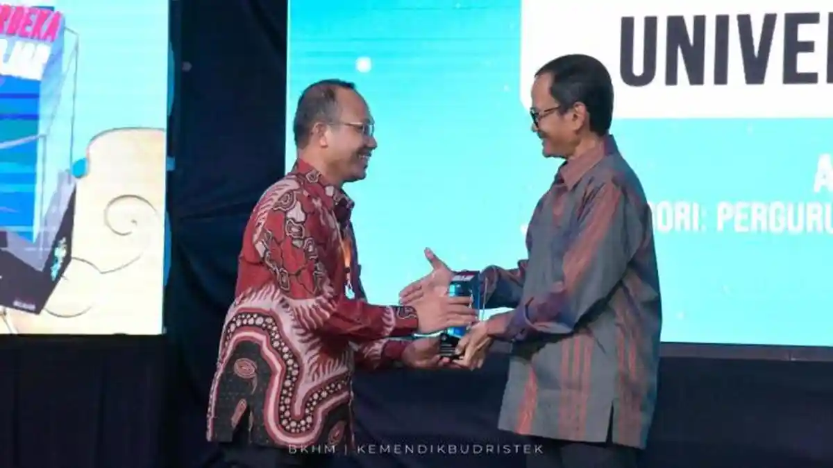 Jadi Penyelenggara MBKM Terbaik Program Praktisi Mengajar, Unhas Terima ...