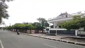 Suasana-jalan-Kota-baru-depan-DPRD-Kabupaten-blitar.jpg