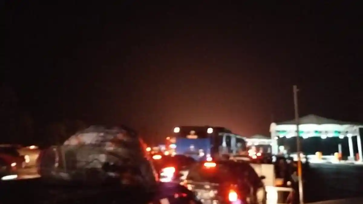 Tol Cikampek-Jakarta Macet Puluhan Kilometer, One Way Diberlakukan Malam Ini