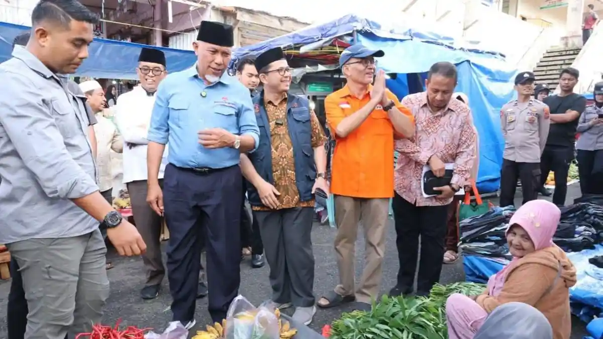Dengar Aspirasi Pedagang Pasar Padang Panjang, Mahyeldi-Vasko Tanggapi Soal Masuknya Daging Impor
