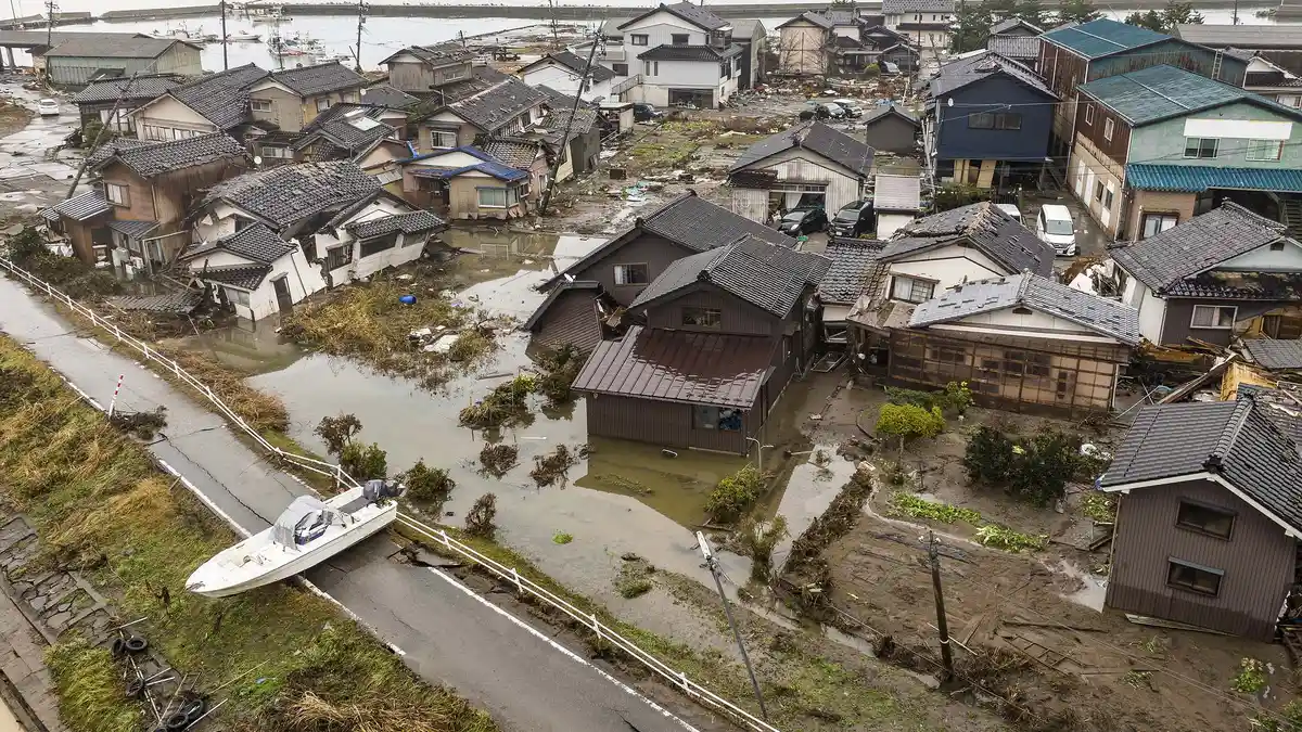Kondisi Ishikawa Jepang Pasca Gempa, Distribusi Bantuan Terkendala Akses, Warga Antre Beli Makanan