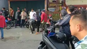 Penggerebekan-Narkoba-di-Lawang-Kidul-Palembang-Polisi-Dilempari-Botol-Oleh-Warga-5-Orang-Diamankan.jpg