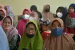 Pembagian Sembako Untuk Ratusan MBR di Surabaya