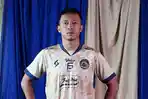 Dendi-Santoso-mengenakan-jersey-ketiga-Arema-FC-di-Liga-1-2023.jpg
