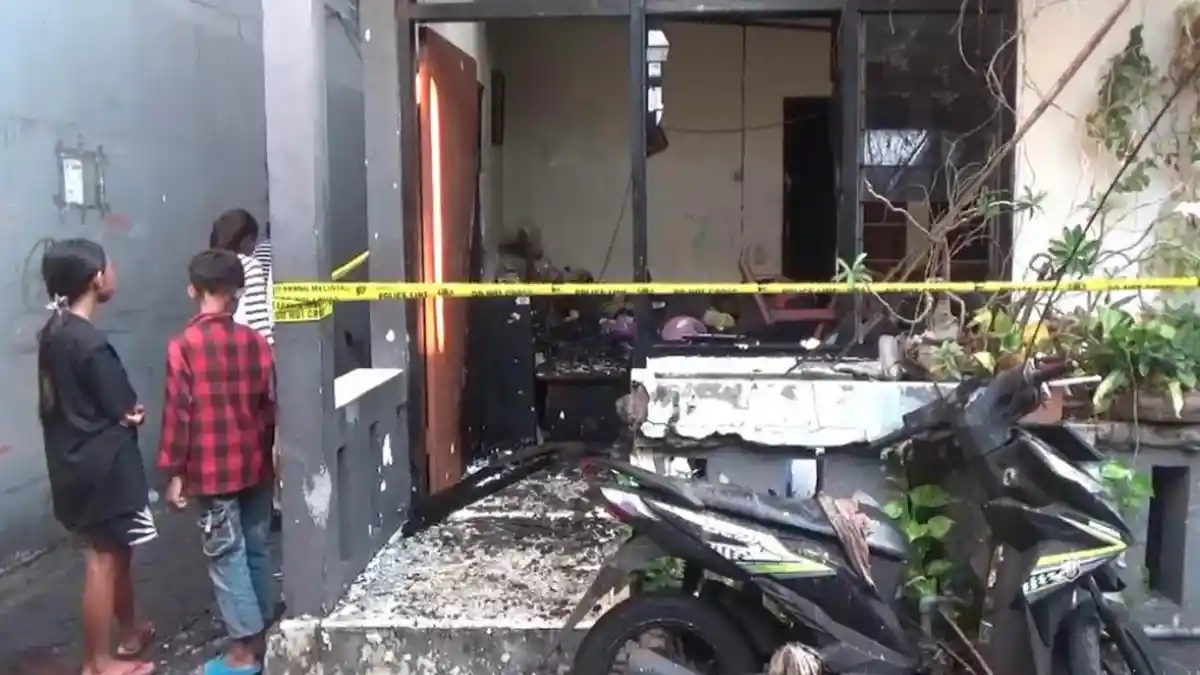 Tragedi di Petemon Surabaya: Balita 4 Tahun Tewas Terjebak Kebakaran Rumah Dua Lantai - Surya.co.id