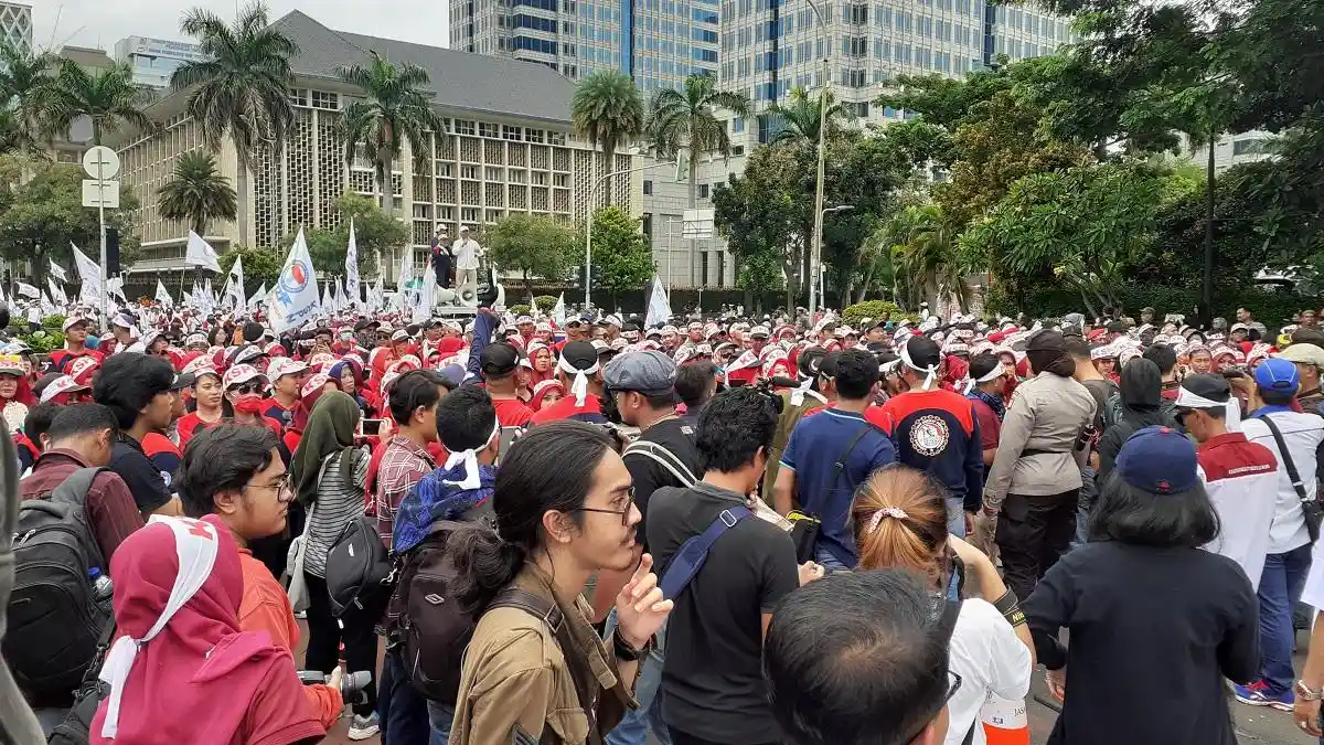 May Day 2019, Ratusan Buruh Mulai Padati Patung Kuda