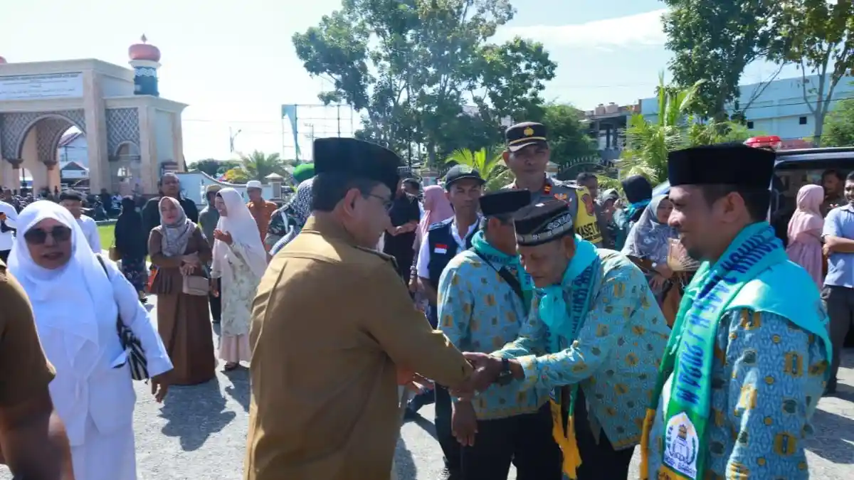 Pj Bupati Mahdi Efendi Ingatkan JCH Aceh Barat Jaga Kekompakan di Tanah Suci