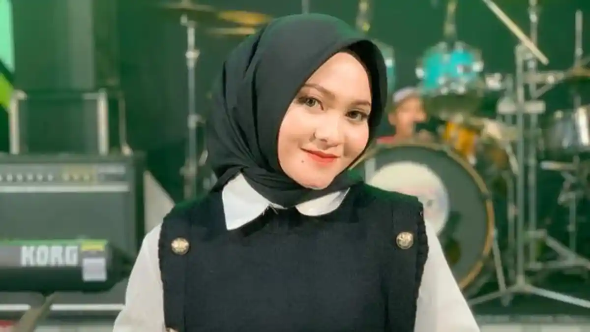 Lirik dan Chord Cinta Hanya Sekali - Nazia Marwiana: Bukan Emas Permata yang Kupinta