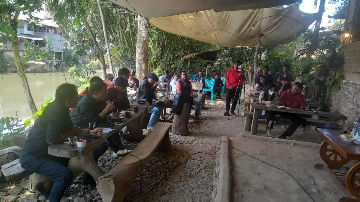 KPU Toraja Utara Ajak Wartawan Nongkrong di Angkringan Lempuyangan