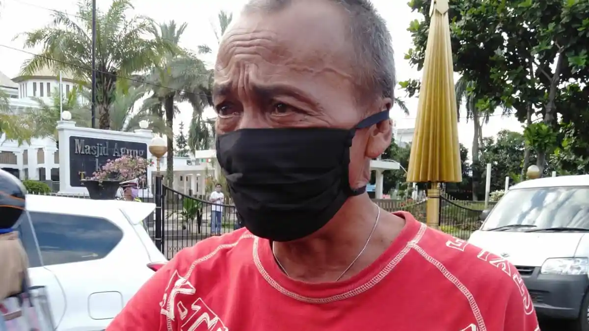 Kisah Abeng, Buruh di Kota Tasikmalaya yang Senang Saat Diberi Masker Gratis
