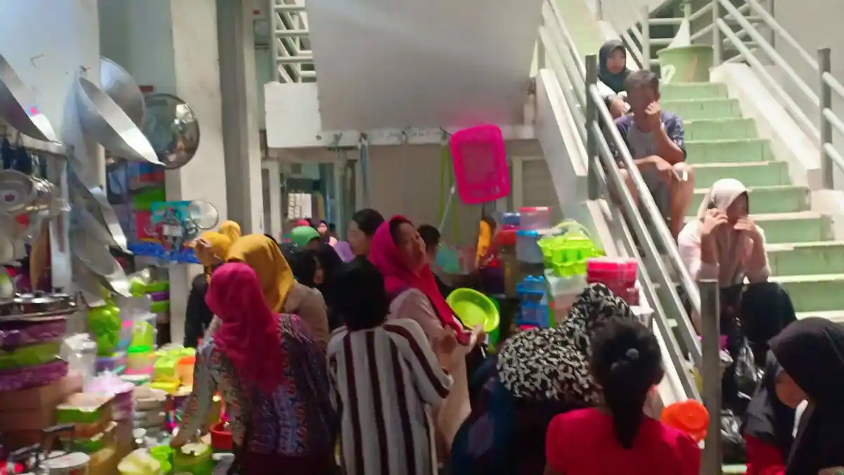 Peringati hari Asyura, Emak-emak di Parepare Borong Peralatan Dapur