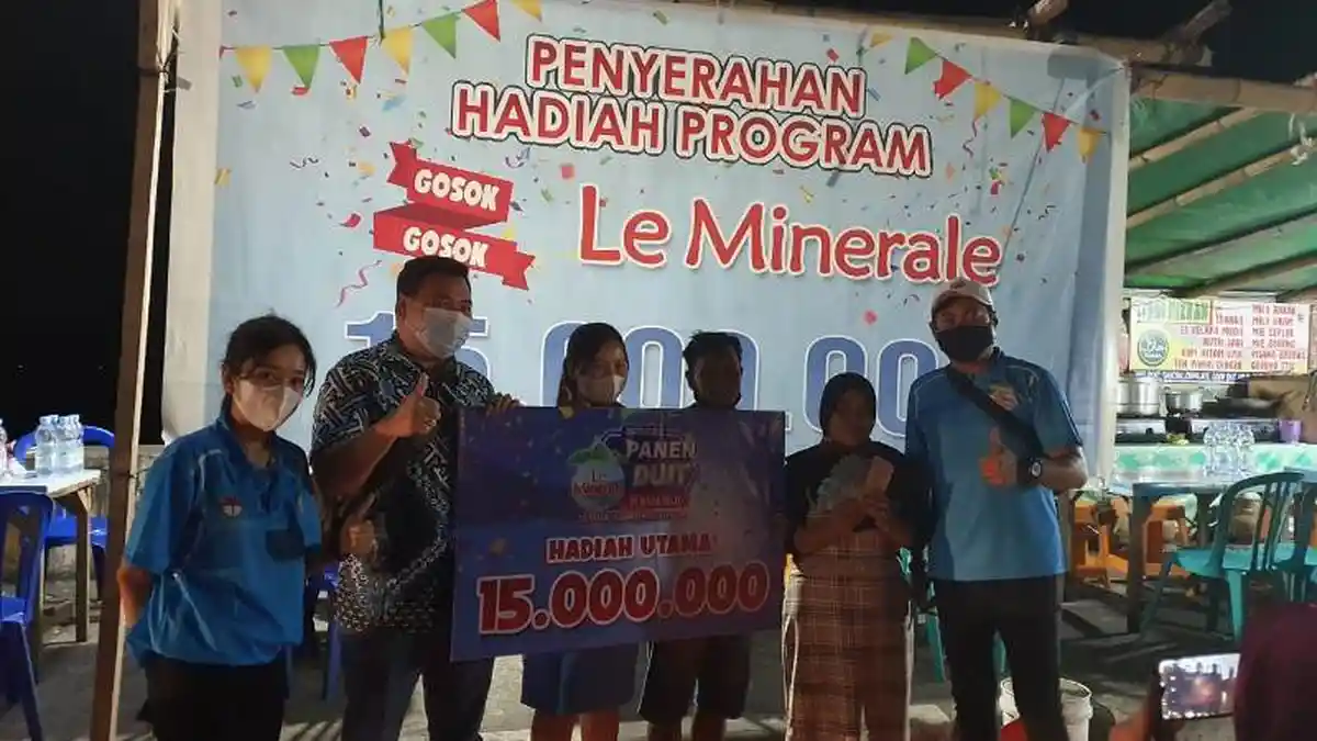 Wina, Pedagang Makanan di Boulevard 2 Manado Dapat Rp 15 Juta dari Program Berhadiah Le Minerale