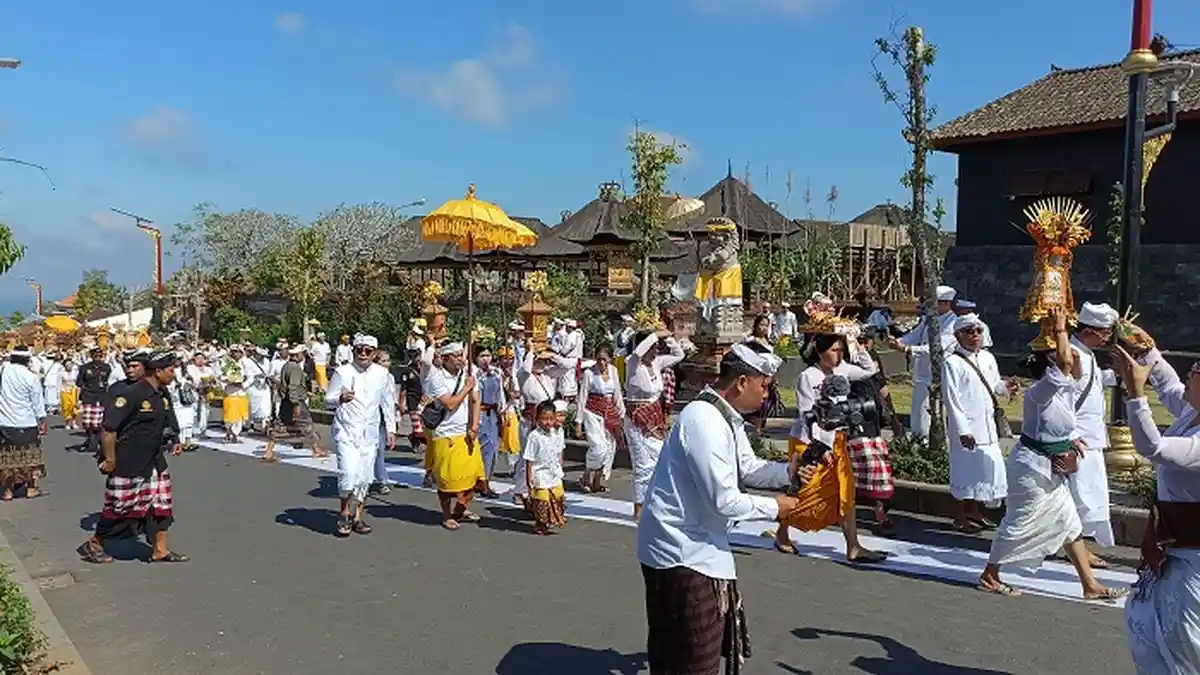 Pralingga Ida Bhatara Ring Soring Ambal-ambal Dikembalikan ke Pura Merajan Selonding