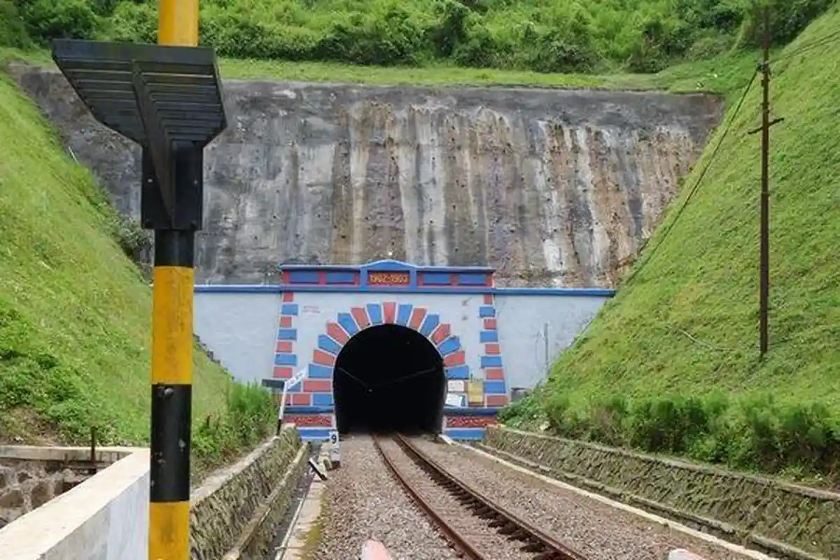 Menguak Kisah Mistis Terowongan Sasaksaat Bandung, Terdengar Suara Orang Merintih Kesakitan