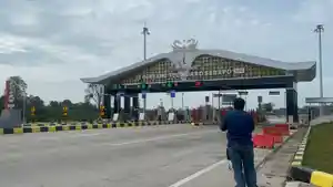 Jalan-Tol-Bayung-Lencir-Tempino-Baleno-sepi-kendaraan-Senin-1632026-pagi.jpg