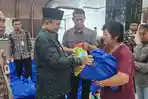 Pemkot Jambi Beri Bantuan Sembako Jelang Imlek, Wali Kota Maulana Tekankan Toleransi
