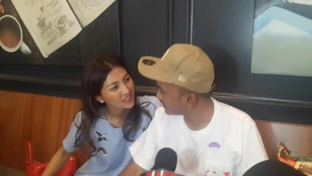 Ruben Onsu Beri Kejutan untuk Sarwendah di HUT ke-5 Pernikahan Mereka