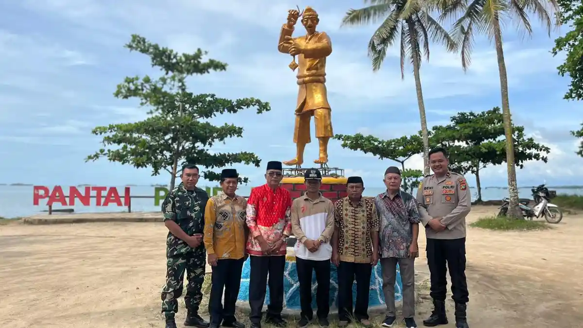 Pantai Pasir Kuning Tempilang Miliki Tugu Perang Ketupat