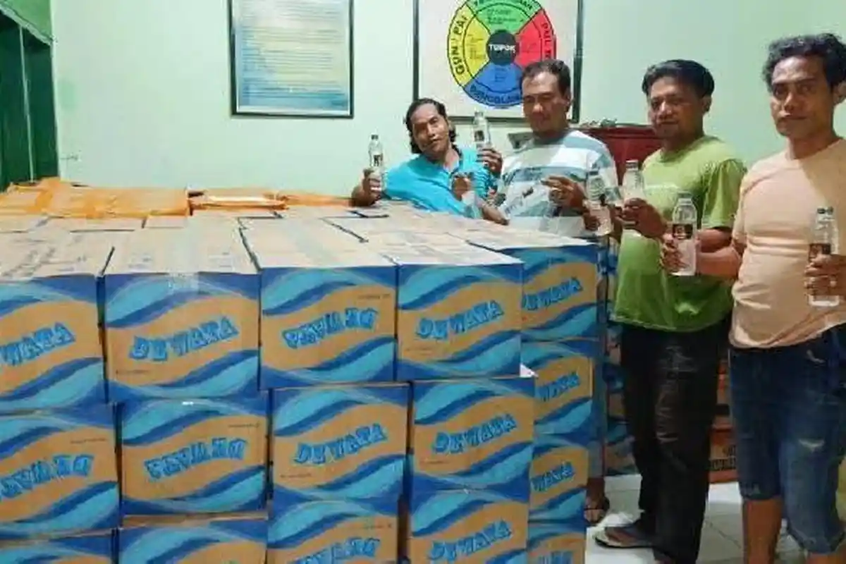 Kodim 1614/Dompu Gagalkan Penyelundupan 2 Truk Berisi Miras Senilai Rp 213 Juta