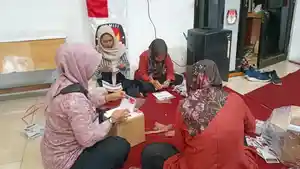 KPU-Batanghari-Mulai-Lakukan-Sortir-Lipat-Surat-Suara-Calon-Gubernur-dan-Wakil-Gubernur-Jambi.jpg