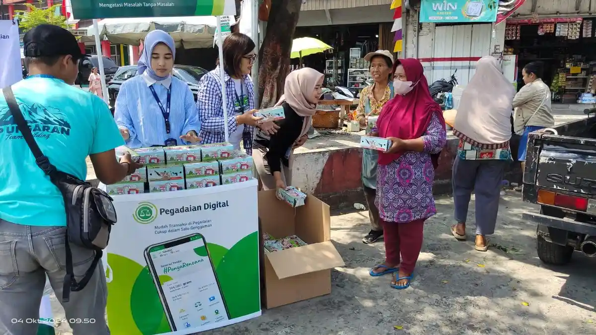 Pegadaian Kanwil Semarang kembali Gelar Jumat Berkah, Bagikan Makanan Siap Saji ke Masyarakat