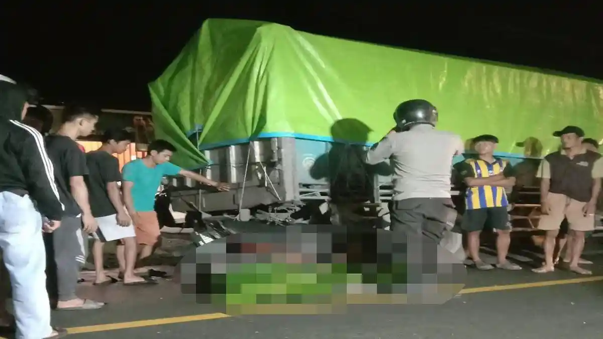Pulang dari Main Bola, Seorang Pria Meninggal Dunia Tabrak Truk Hendak Parkir di Selakau