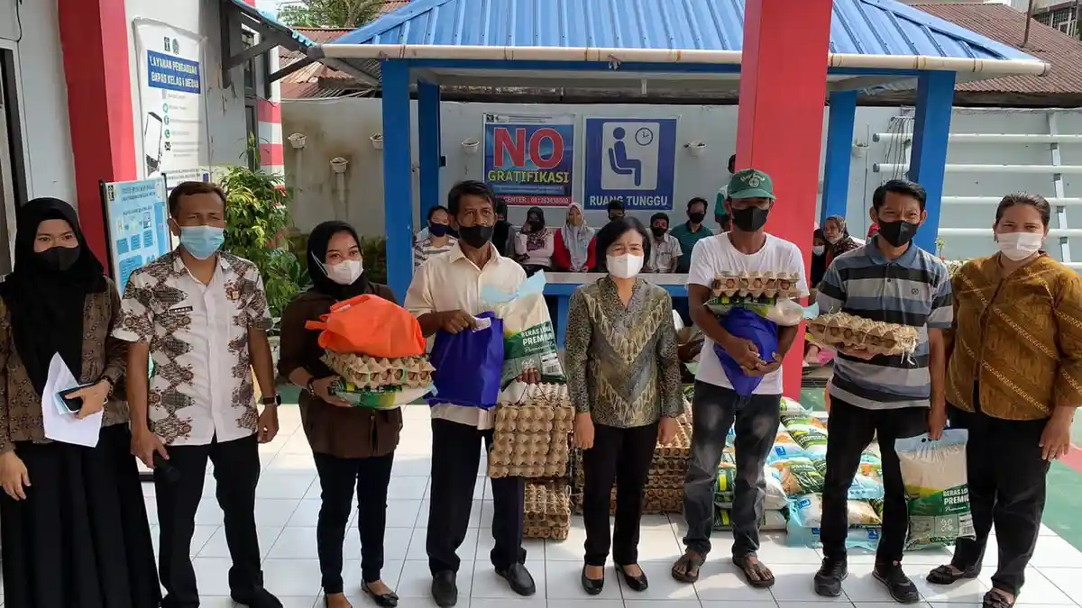 CARA Pegawai Bapas Kelas-1 Medan Berempati Terhadap Sesama, Iuran Beli Puluhan Paket Sembako