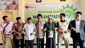 Suasana-saat-pasangan-TAUHID-foto-bersama-dengan-pengurus-Pimpinan-Muhammadiyah.jpg