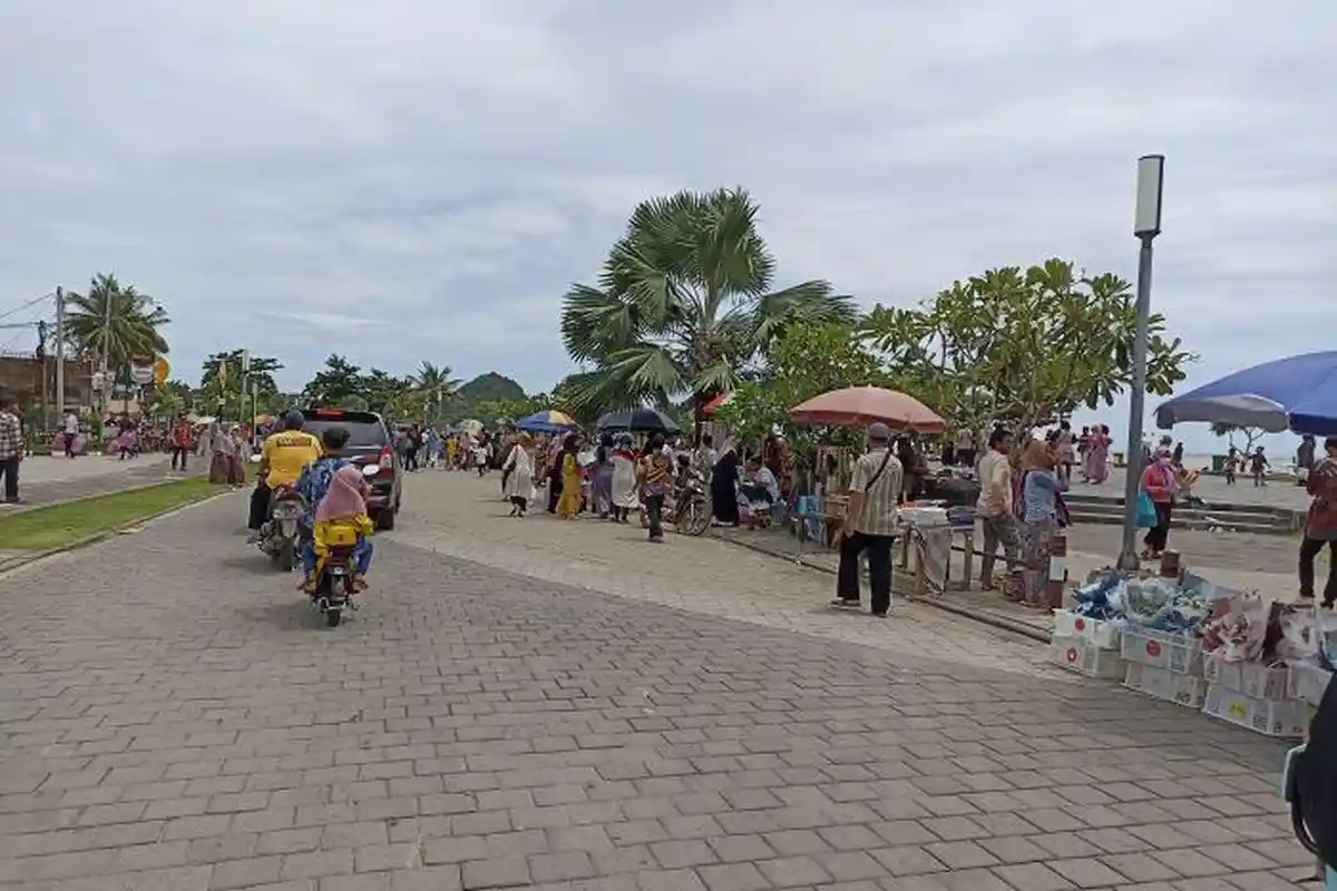 Cuaca Lombok dan Kota-kota di NTB 29 Desember 2022, Waspada Hujan Petir di Praya