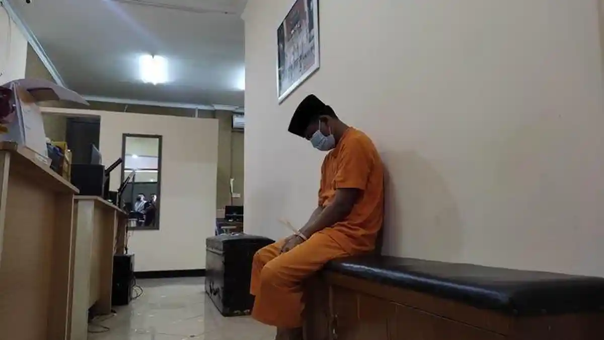 Sebelum Cabuli 2 Kakek Renta, Guru Ngaji di Garut Ini Dorong Korbannya hingga Jatuh