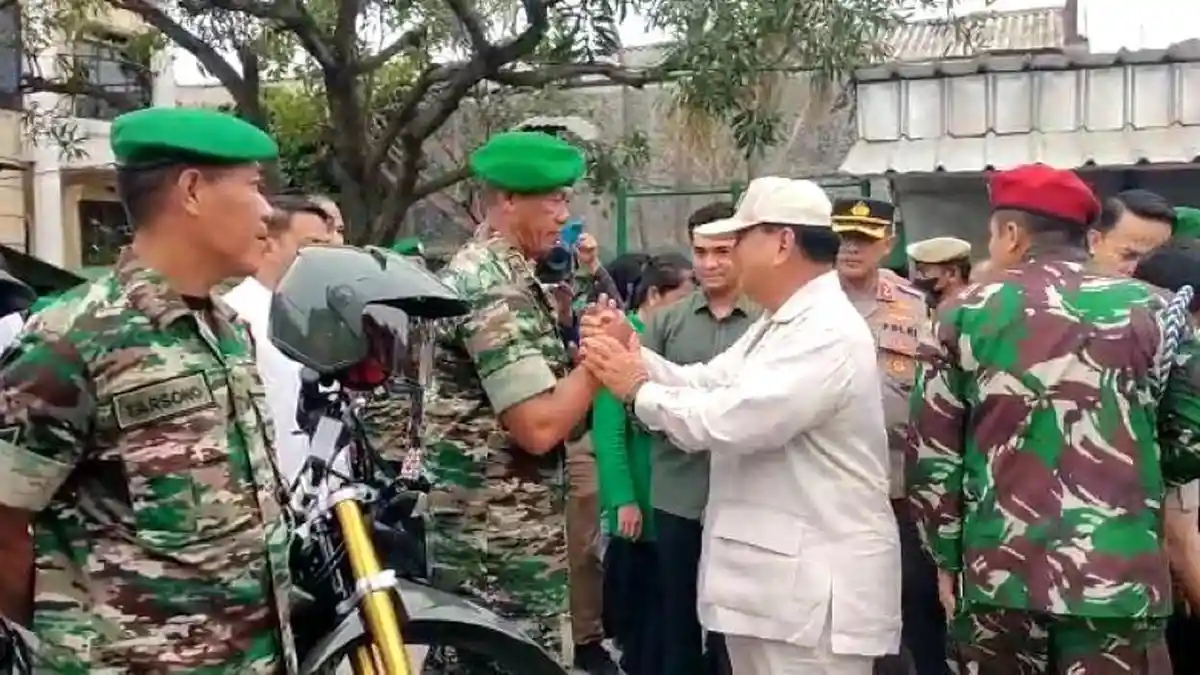 Menhan Prabowo Subianto Datang ke Indramayu Gunakan Helikopter, Temui Prajurit TNI dan Rakyat