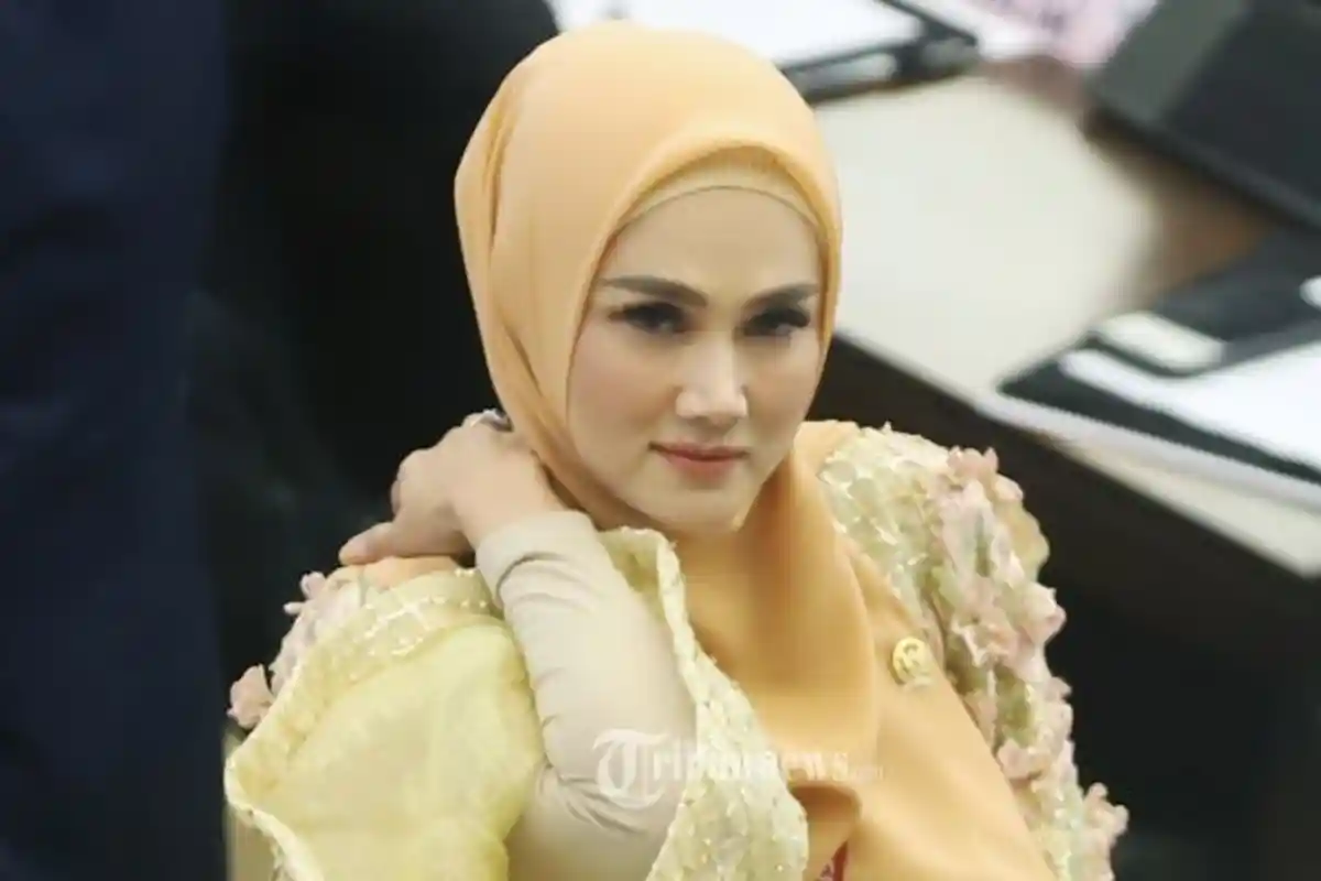 Terungkap Harga Kacamata Mulan Jameela, Setelah Disinggung KPK Soal Barang Endorse