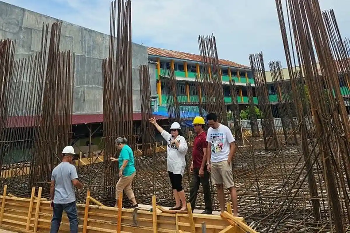 Miss Peuru Tinjau Pembangunan Gereja Immanuel Palu, Bahas Progres Pekerjaan