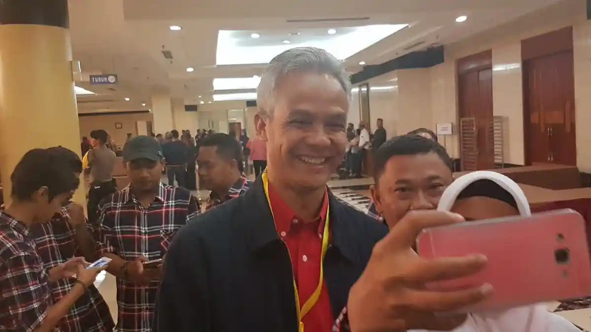Ganjar Sempatkan Nonton Langsung Debat Final Cagub DKI Jakarta