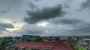Cuaca-Surabaya-Hari-Ini-Senin-15-Juni-2026-Cerah-pada-Pagi-Hari-dan-Berawan-hingga-Malam.jpg