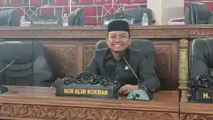 Ketua-Fraksi-Nasdem-DPRD-Takalar-Nur-Alim-Rukman-di-ruang-sidang-paripurna-DPRD-Takalar.jpg