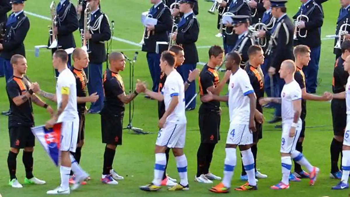 Handshake for Peace Wajib Dilakukan di Piala Dunia 2014