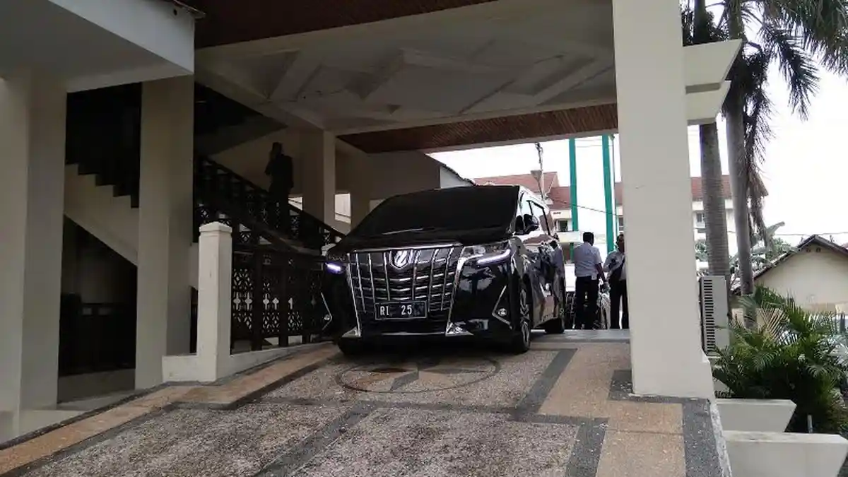 Kunjungan Kerja ke Palu, Mobil Menkumham Dipasangi Plat Menteri Keuangan